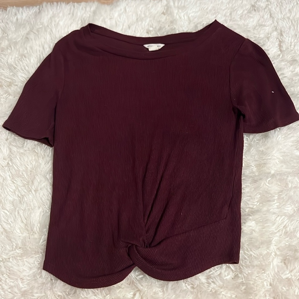 Maroon Aeropostale crop top with knot